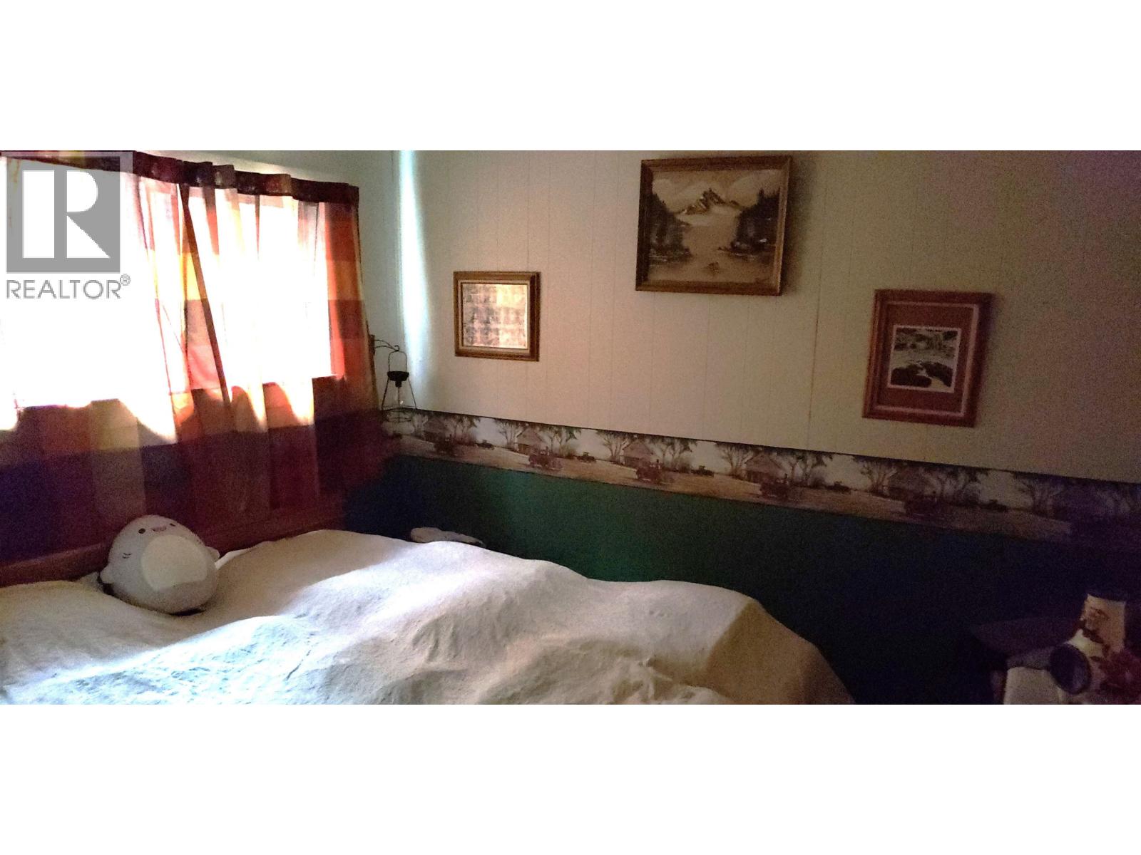 7252 E YOUNG LAKE ROAD, 70 Mile House