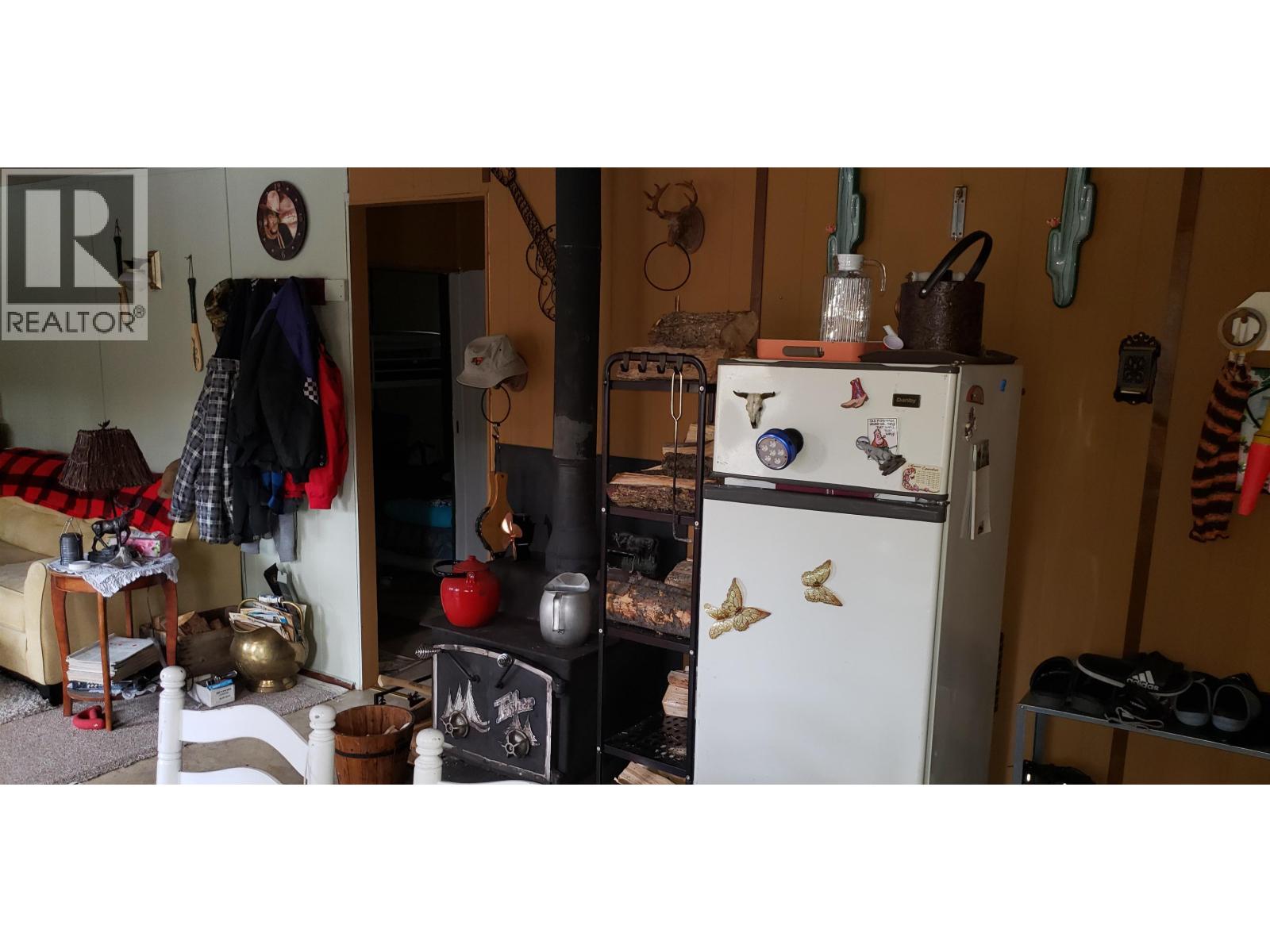 7252 E YOUNG LAKE ROAD, 70 Mile House