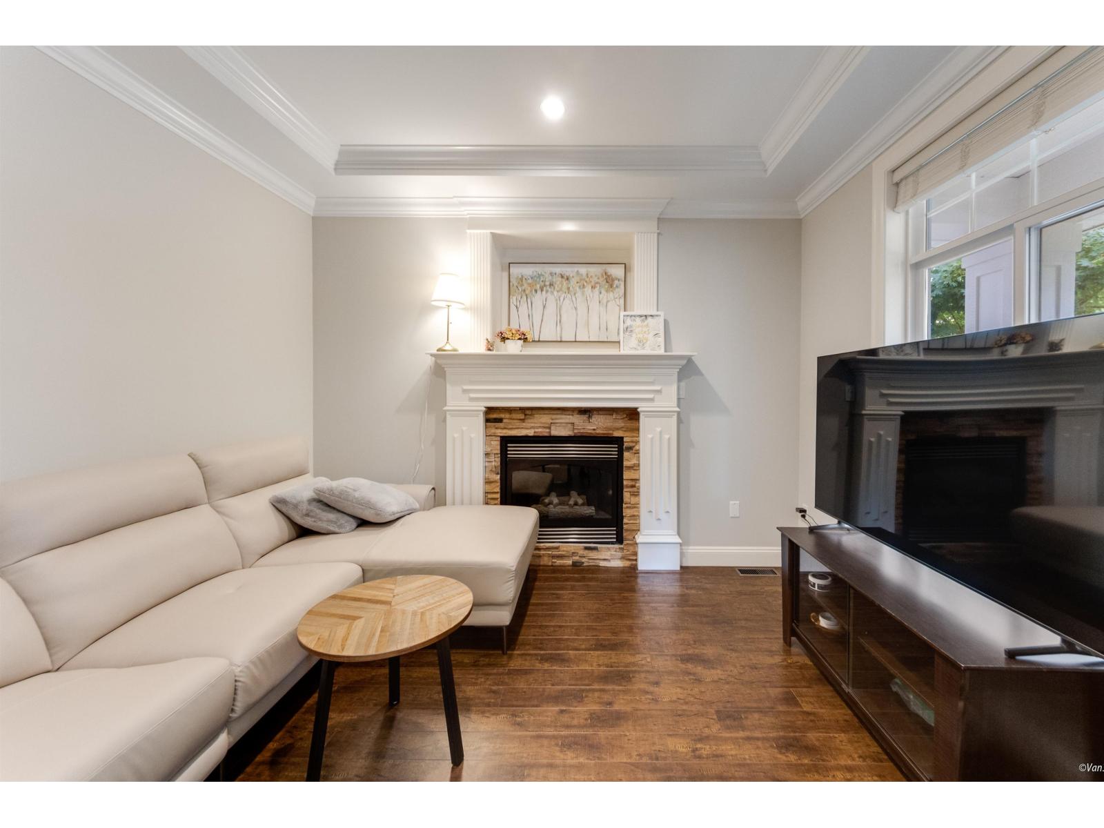 Photo 4 of 7132 195 Street, Surrey BC