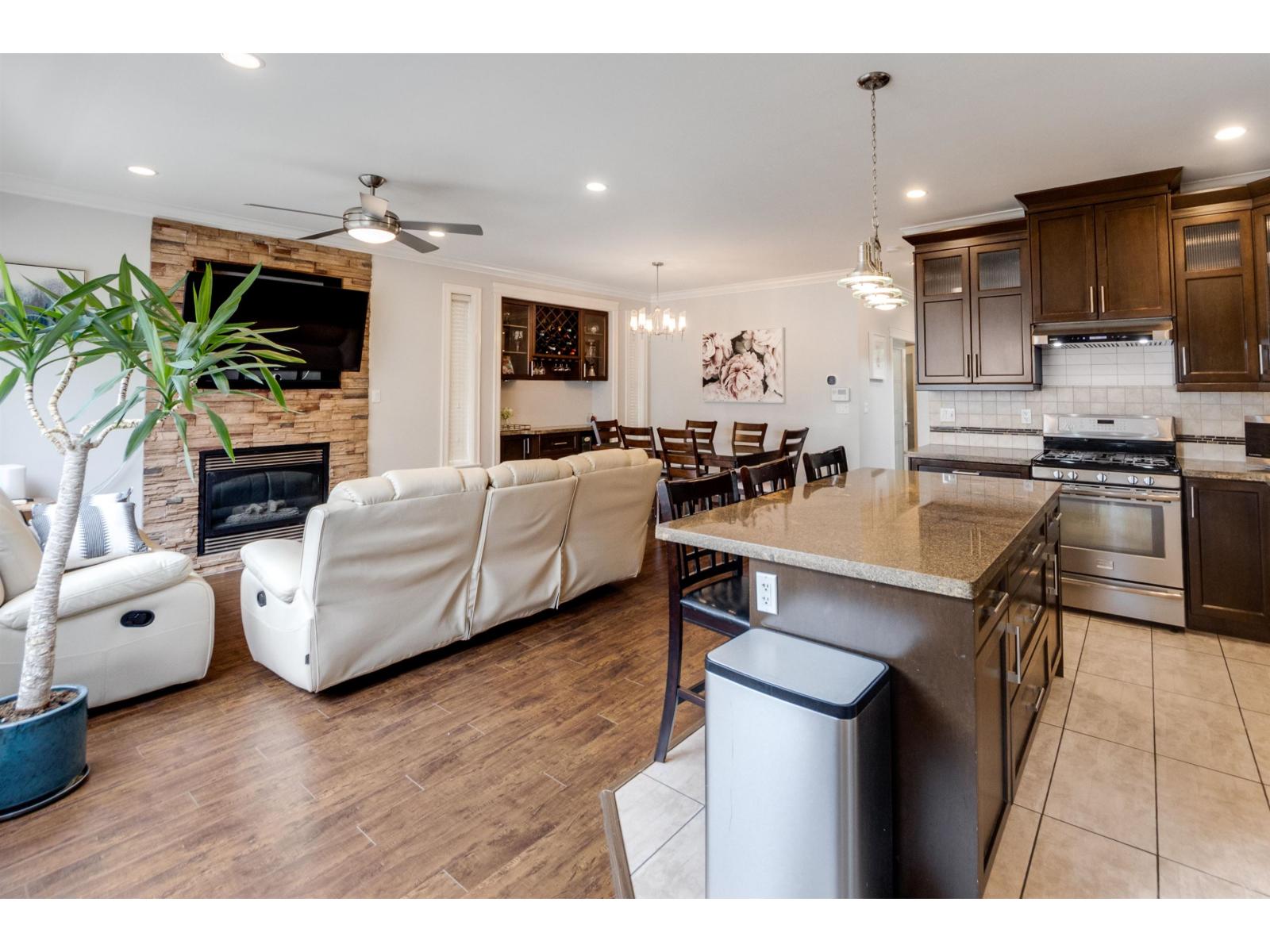 Photo 6 of 7132 195 Street, Surrey BC