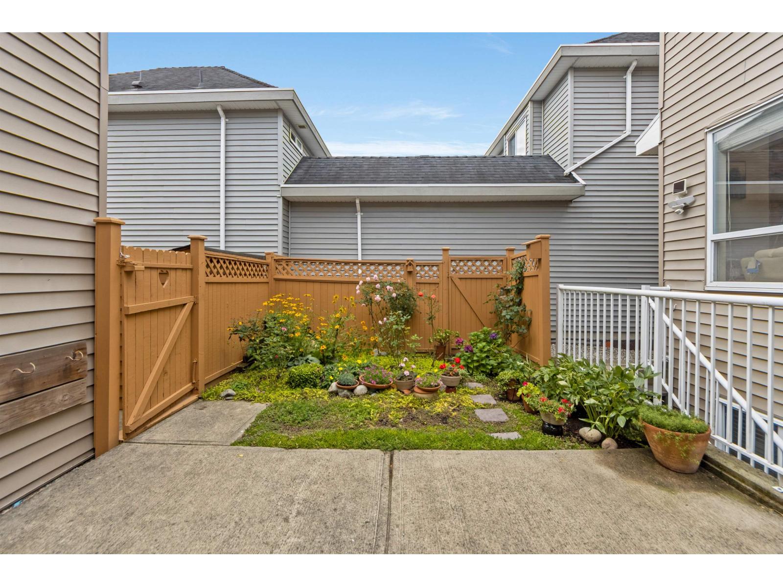 Photo 23 of 7132 195 Street, Surrey BC