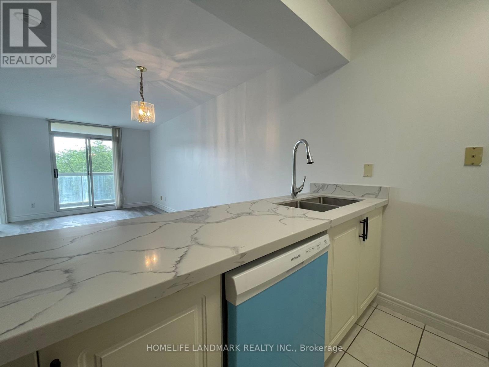 Photo 6 of 606 28 Empress Avenue, Toronto ON