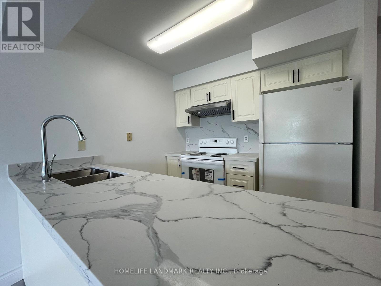 Photo 4 of 606 28 Empress Avenue, Toronto ON
