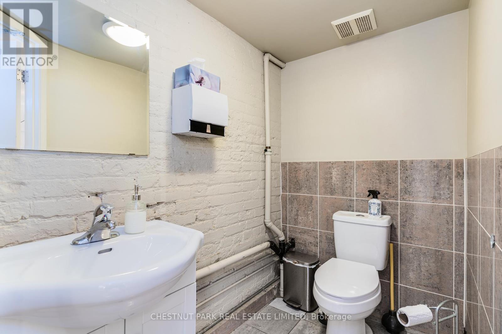 Photo 3 of 200 Ossington Avenue, Toronto ON