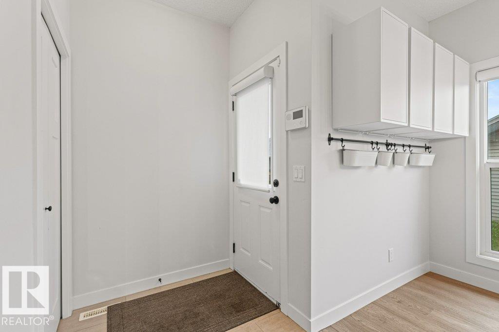 Photo 3 of 7214 Cardinal Wy Sw, Edmonton AB