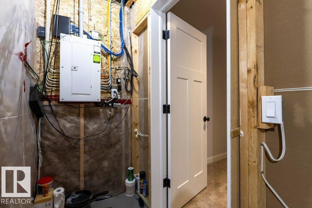 Photo 2 of 7214 Cardinal Wy Sw, Edmonton AB