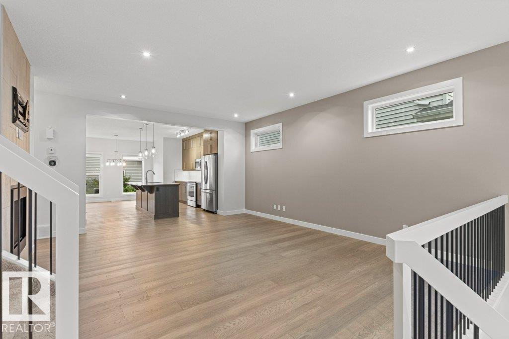 Photo 4 of 7214 Cardinal Wy Sw, Edmonton AB