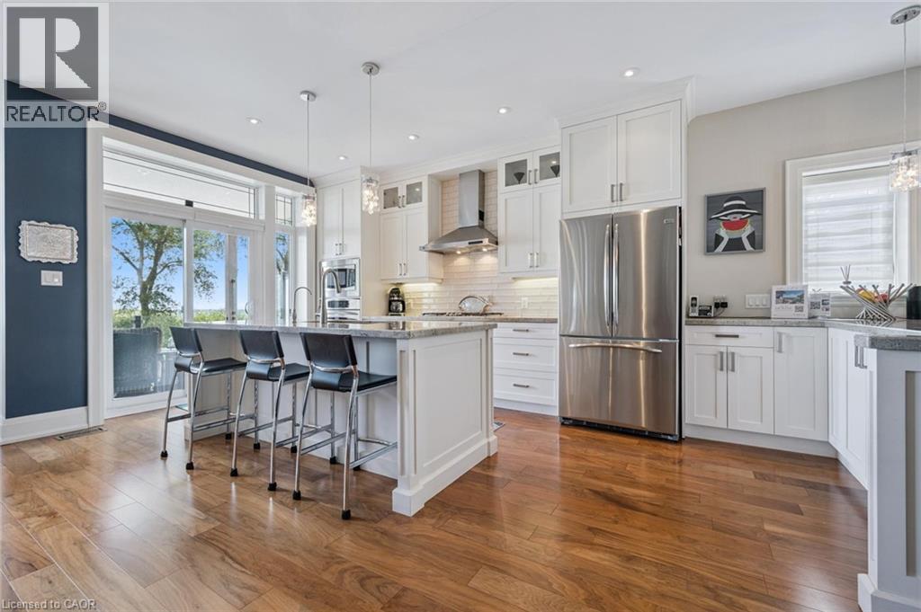 Photo 17 of 1081 Beach Boulevard, Hamilton ON