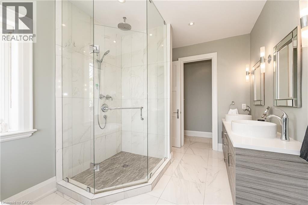 Photo 31 of 1081 Beach Boulevard, Hamilton ON