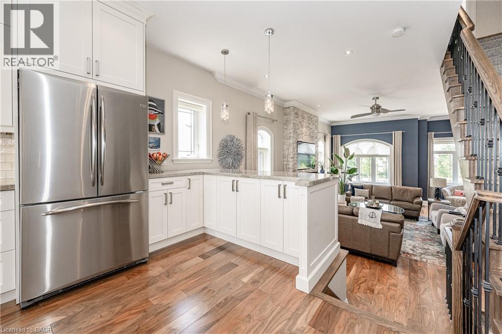 Photo 18 of 1081 Beach Boulevard, Hamilton ON