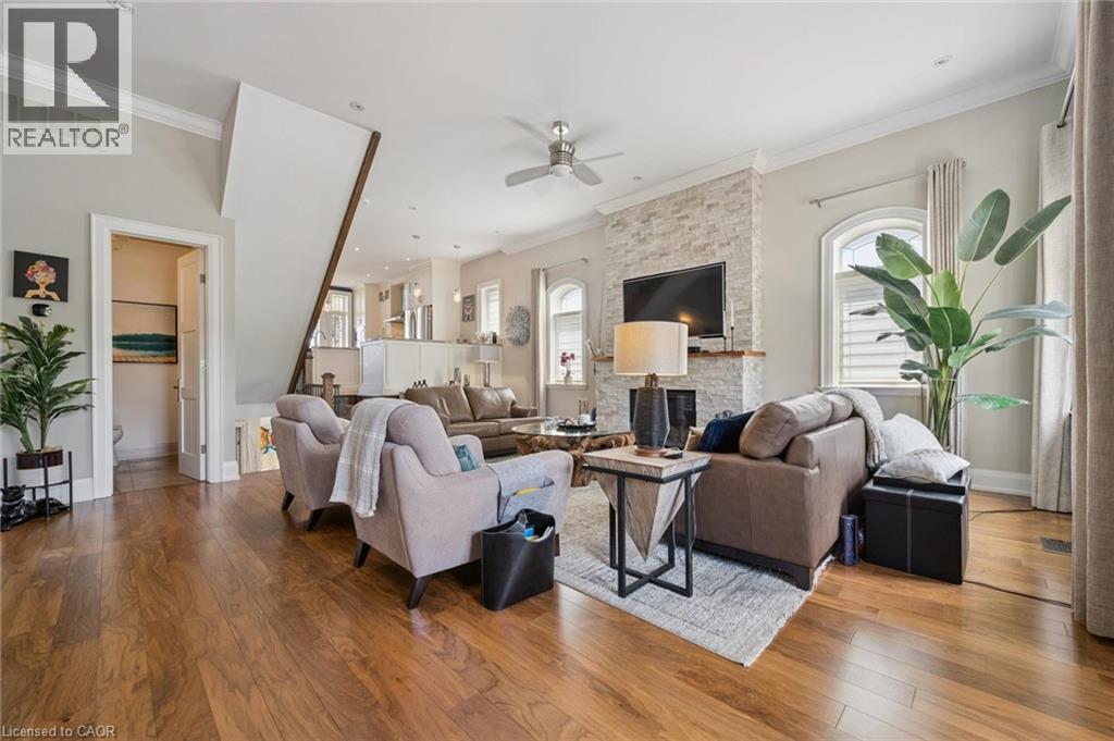 Photo 13 of 1081 Beach Boulevard, Hamilton ON