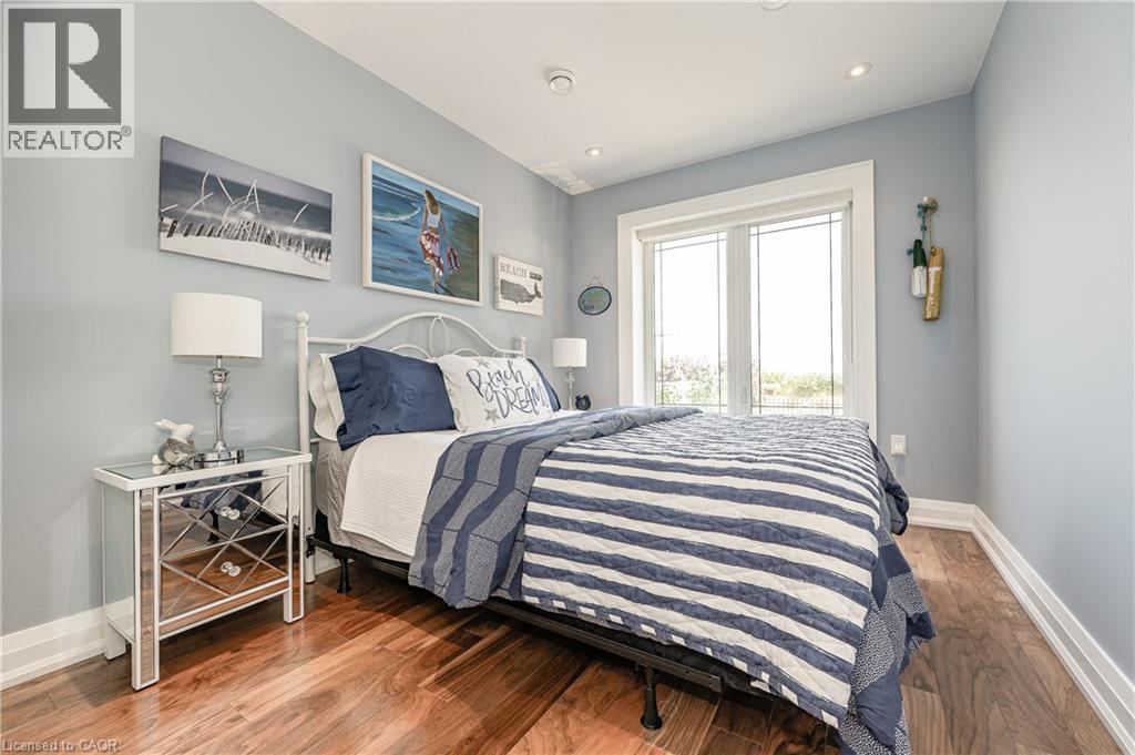 Photo 9 of 1081 Beach Boulevard, Hamilton ON