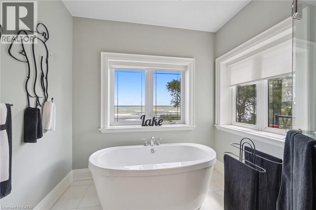 Photo 32 of 1081 Beach Boulevard, Hamilton ON