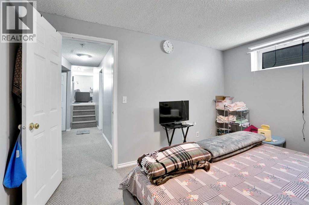 Single Family House 4 Level for Sale in  Saddlemead Road NE Saddle Ridge Calgary 