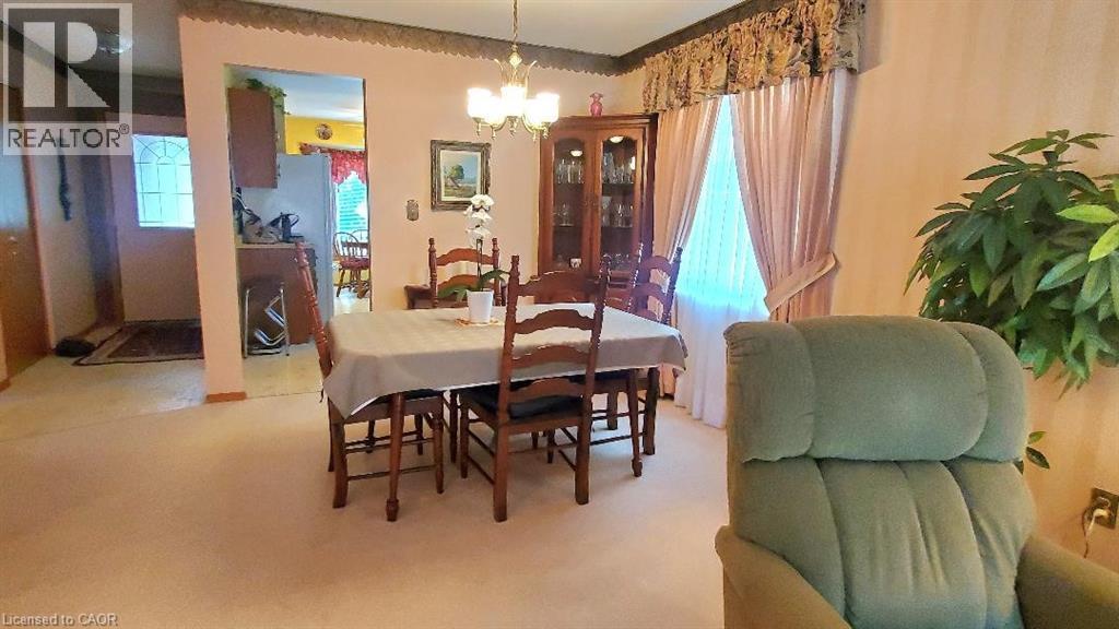 Photo 8 of 18 Magwood Court, Stratford ON