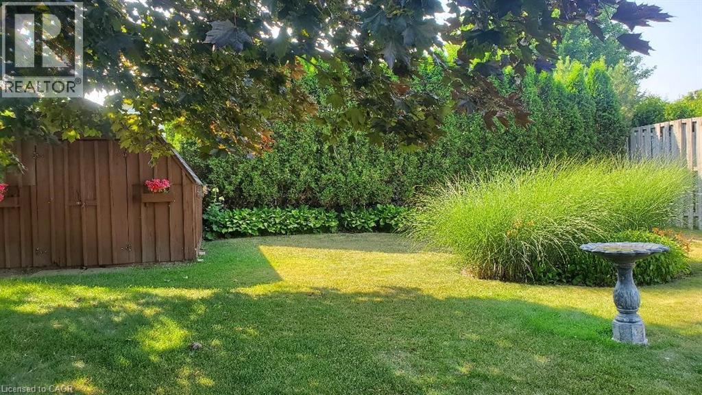 Photo 2 of 18 Magwood Court, Stratford ON