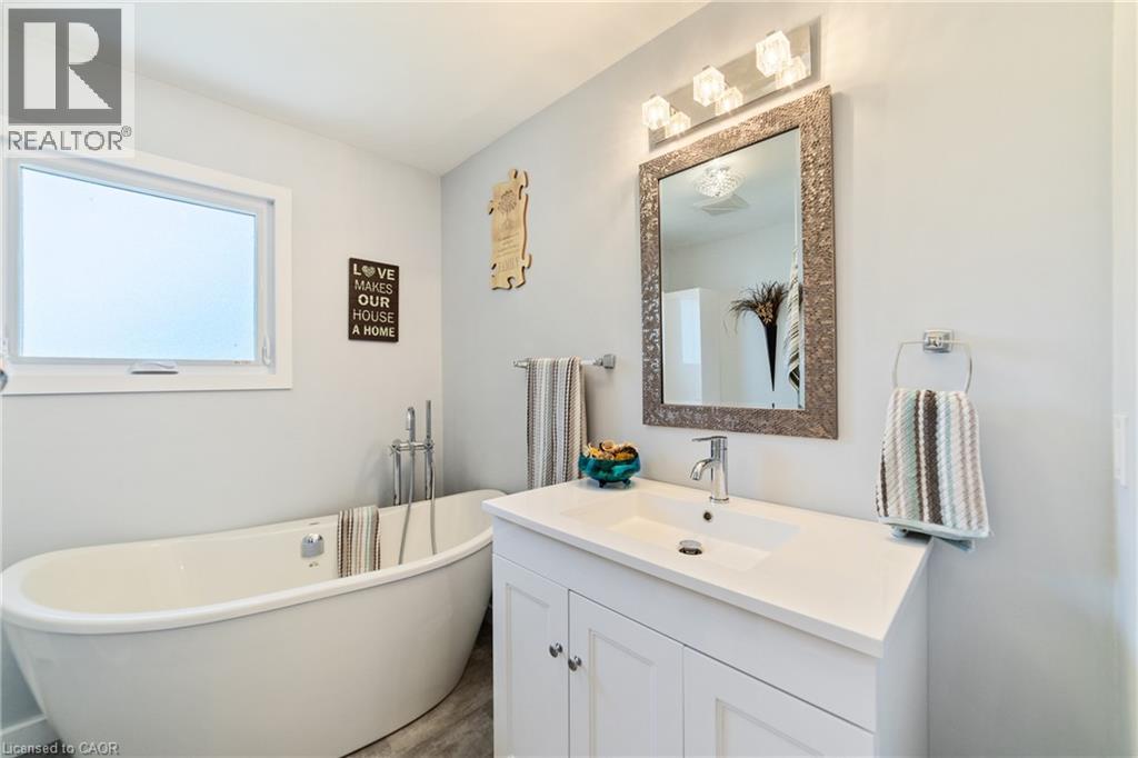 Photo 25 of 2094 Lakeshore Road, Dunnville ON