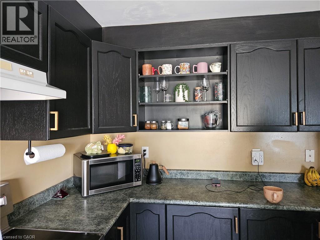 Photo 5 of 120 Blackburn Drive, Brantford ON