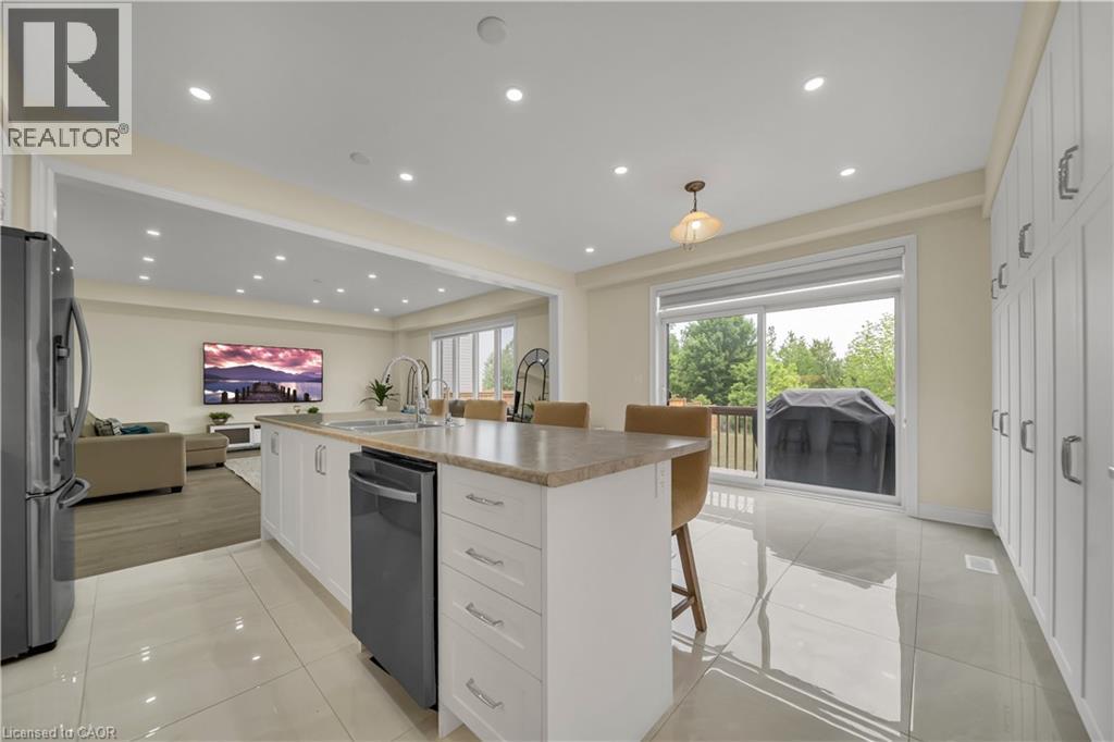 Photo 11 of 35 Santo Court, Breslau ON