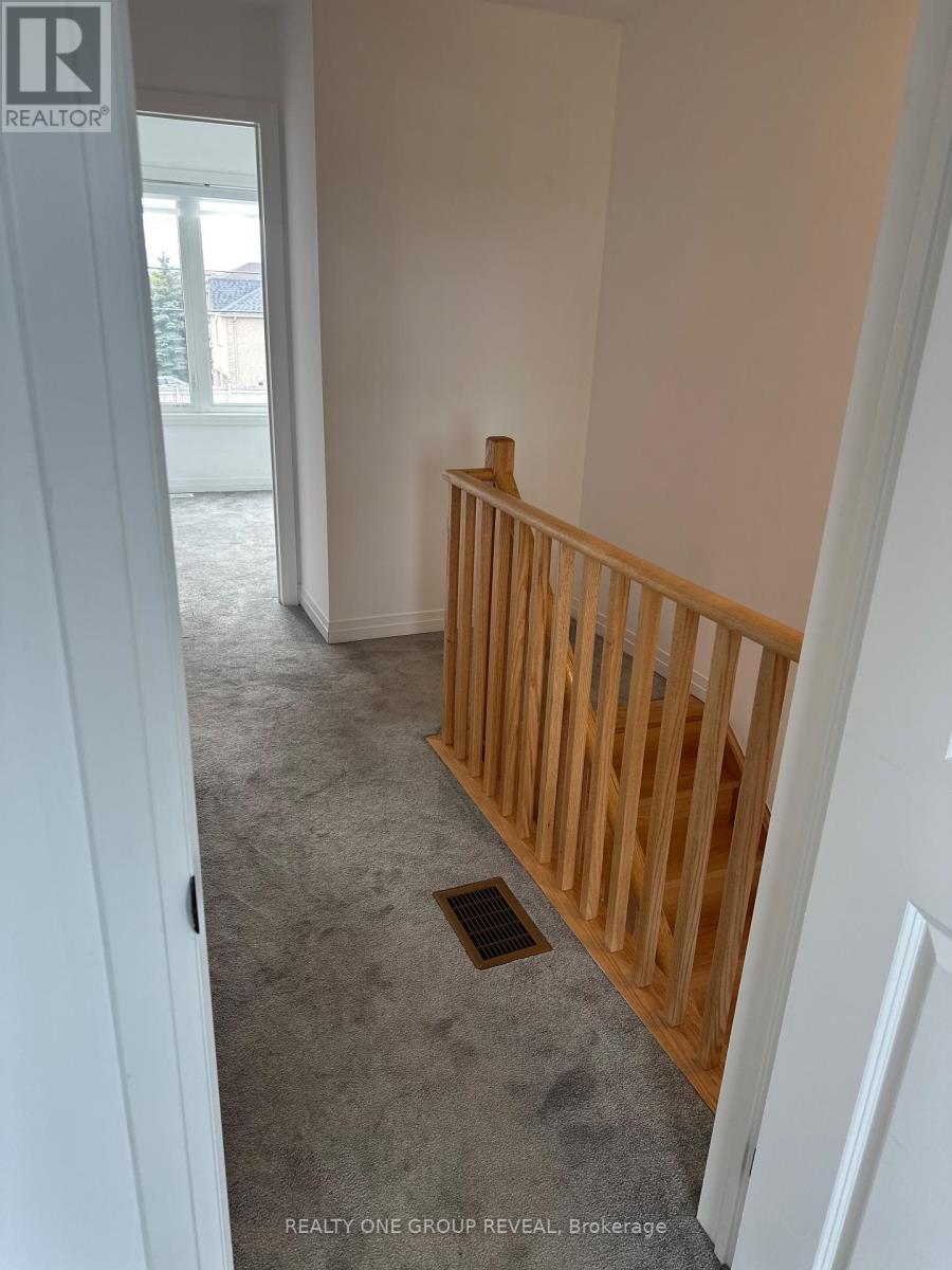 Photo 16 of 67 Fairlane Avenue, Barrie ON