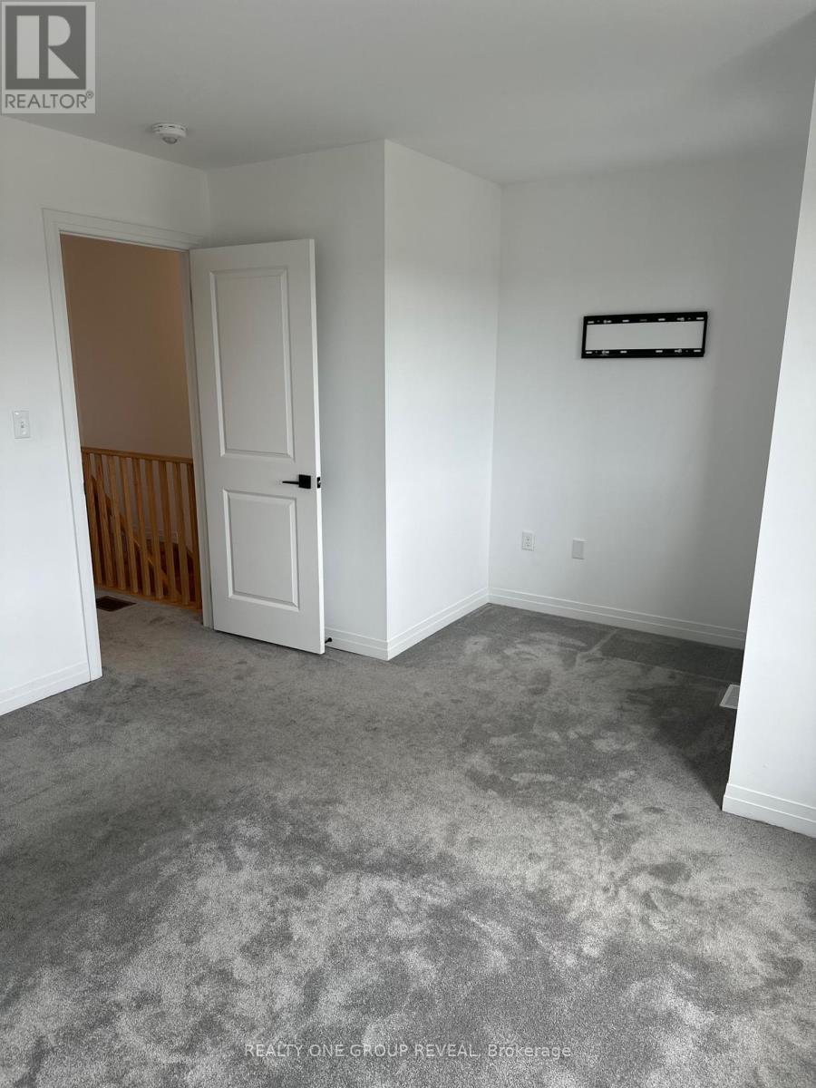 Photo 18 of 67 Fairlane Avenue, Barrie ON