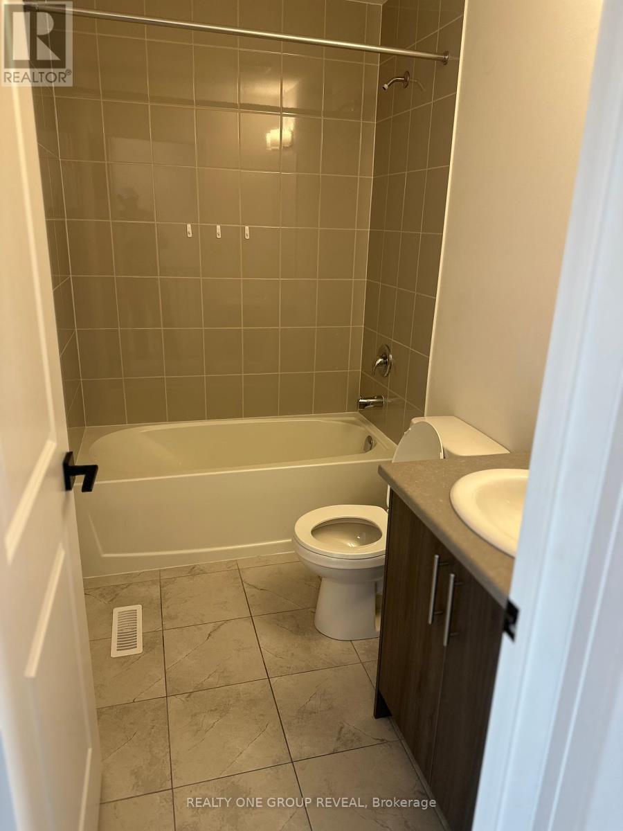 Photo 22 of 67 Fairlane Avenue, Barrie ON