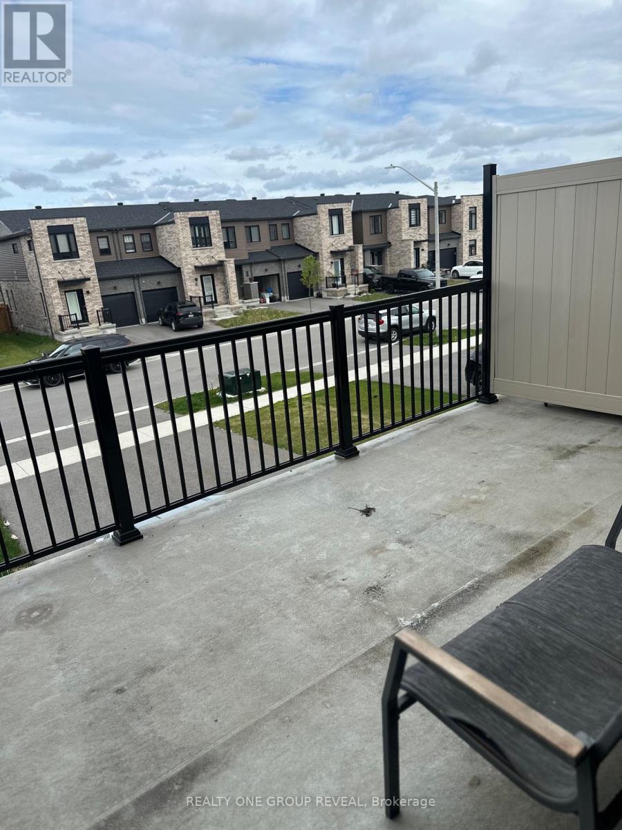 Photo 28 of 67 Fairlane Avenue, Barrie ON