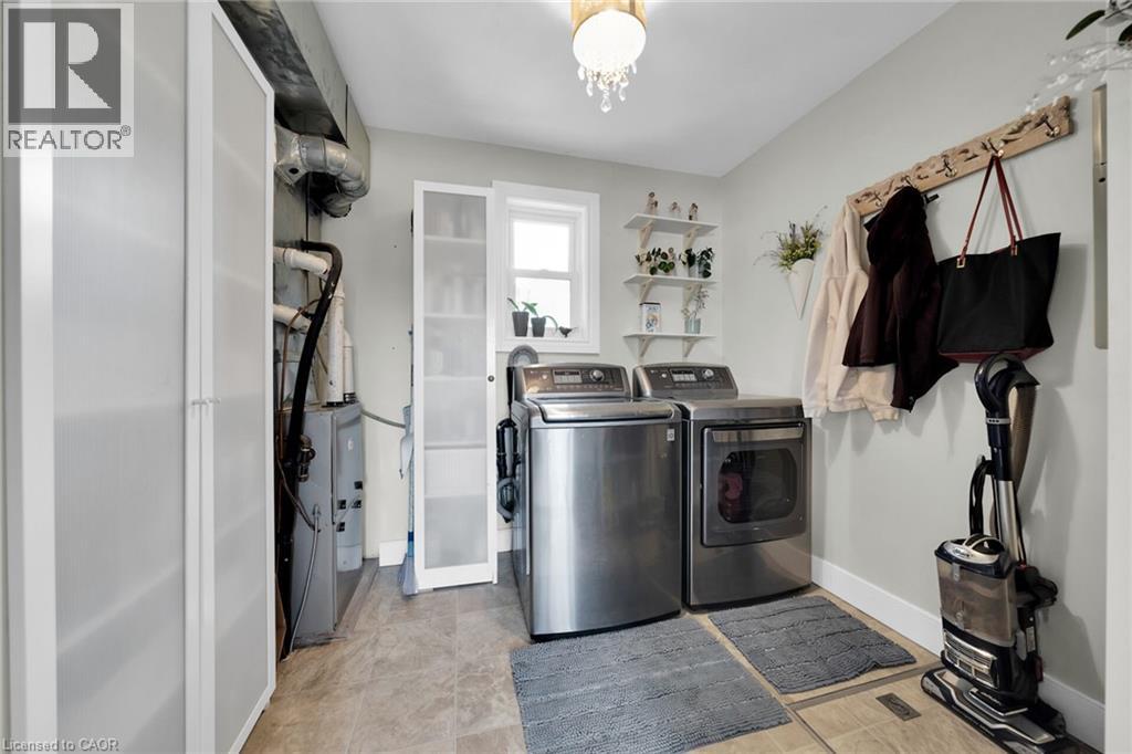 Photo 11 of 4165 William Street, Beamsville ON