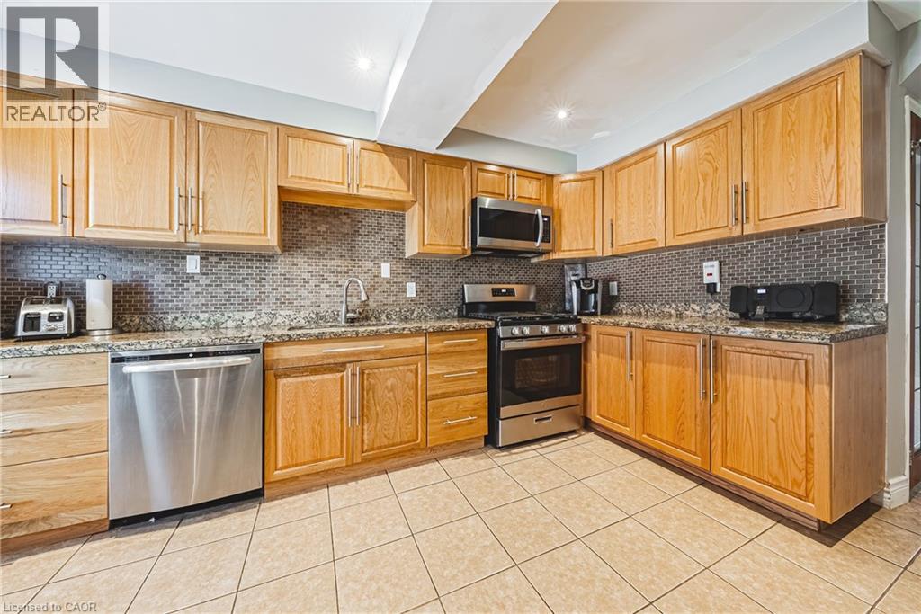 Photo 25 of 412 Melanie Crescent, Ancaster ON