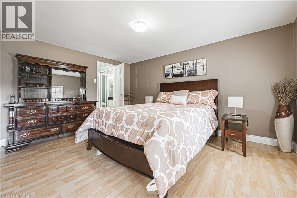 Photo 11 of 412 Melanie Crescent, Ancaster ON