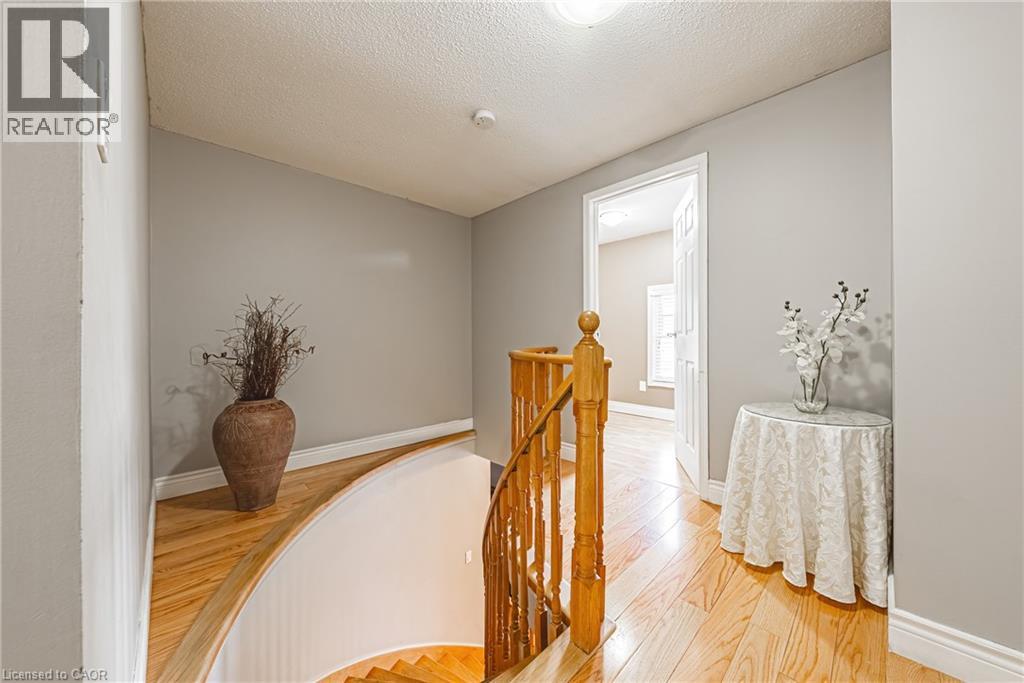 Photo 19 of 412 Melanie Crescent, Ancaster ON