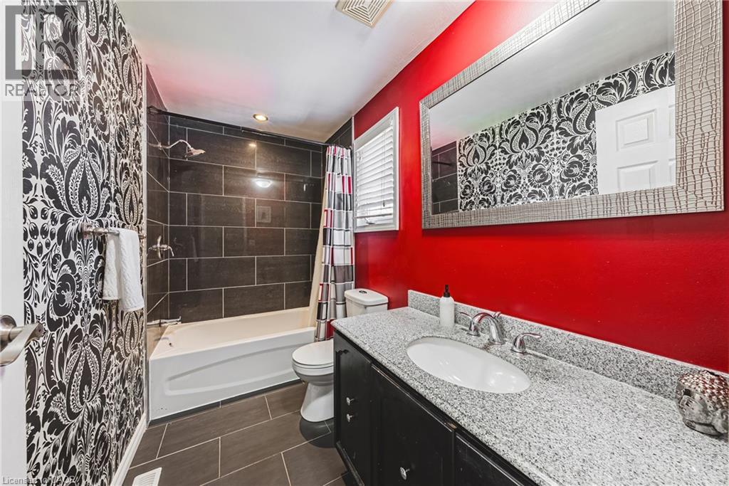 Photo 22 of 412 Melanie Crescent, Ancaster ON
