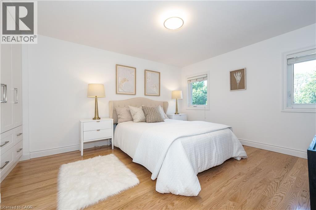 Photo 27 of 327 Northwood Drive, Oakville ON