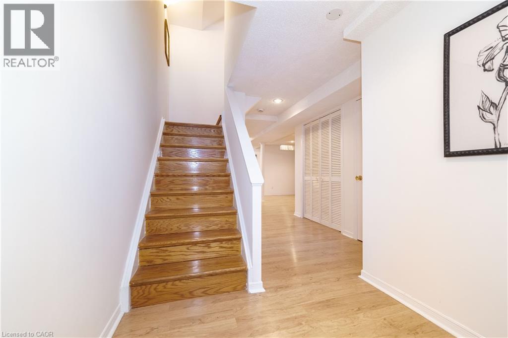 Photo 30 of 327 Northwood Drive, Oakville ON