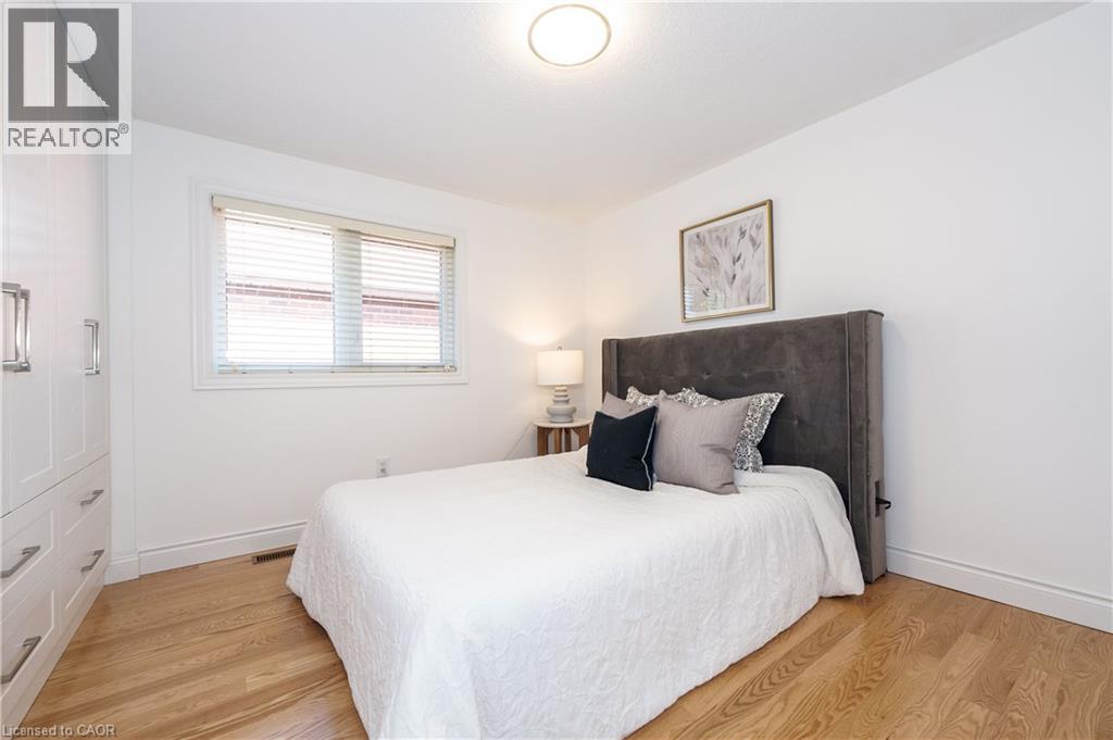 Photo 21 of 327 Northwood Drive, Oakville ON