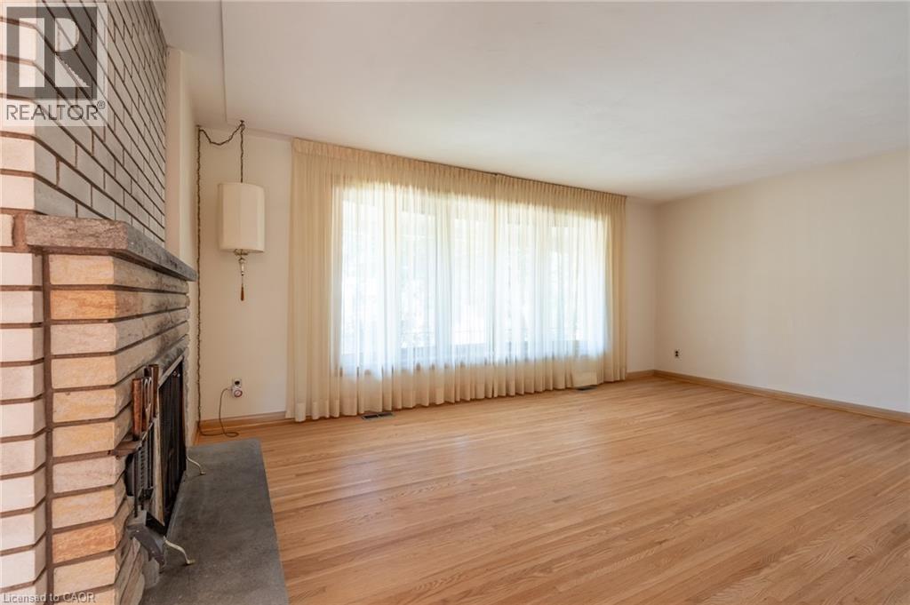 Photo 3 of 654 Hiawatha Boulevard, Ancaster ON