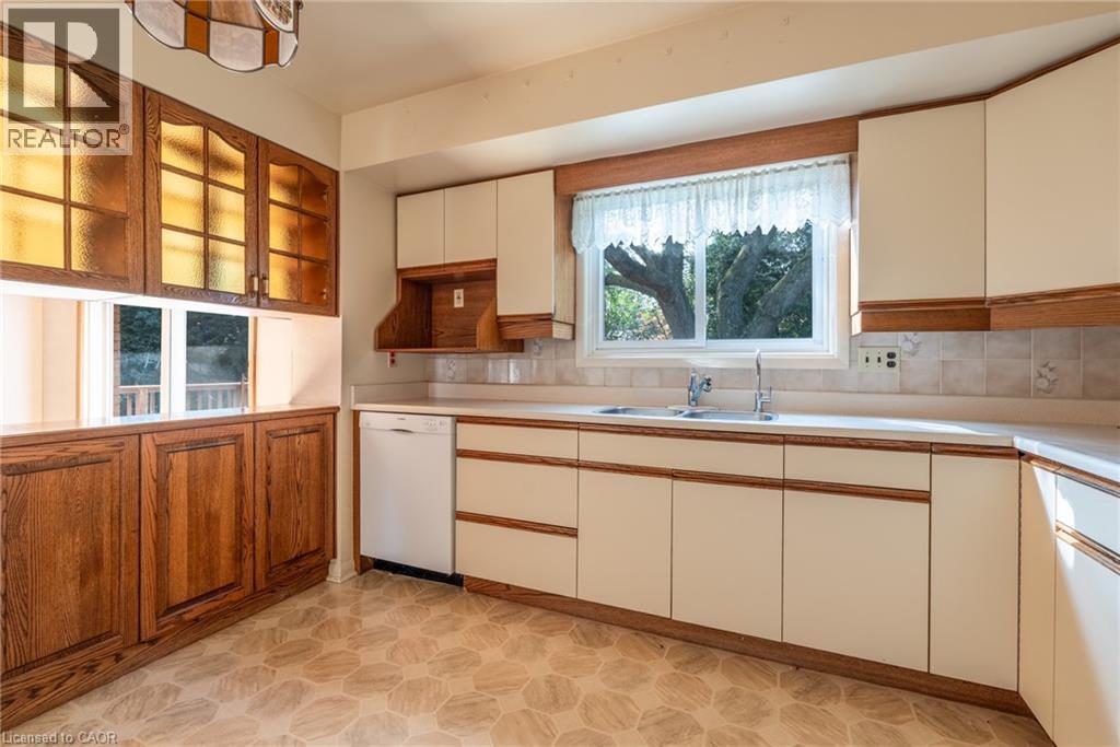 Photo 12 of 654 Hiawatha Boulevard, Ancaster ON