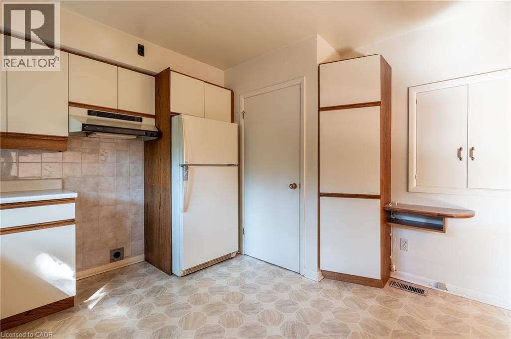 Photo 13 of 654 Hiawatha Boulevard, Ancaster ON