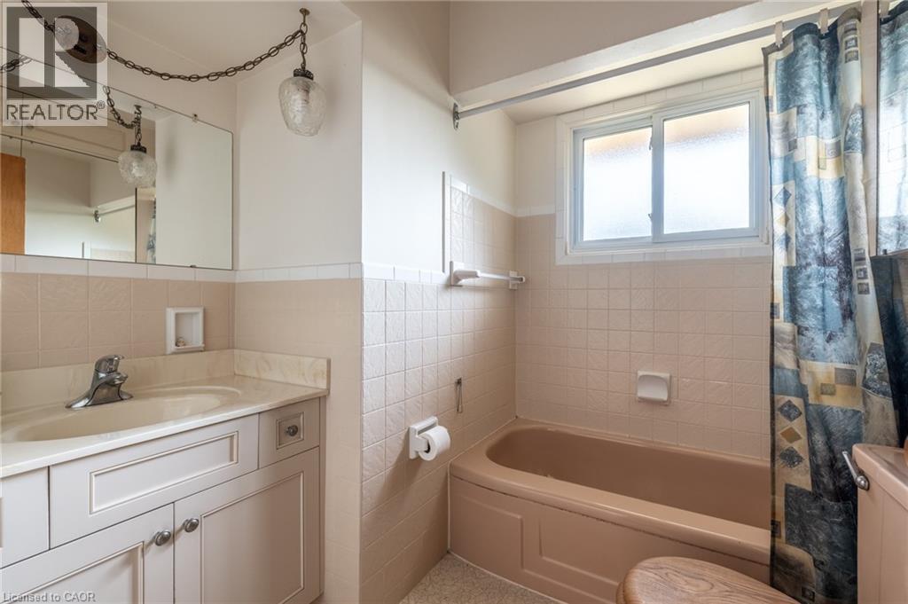 Photo 2 of 654 Hiawatha Boulevard, Ancaster ON