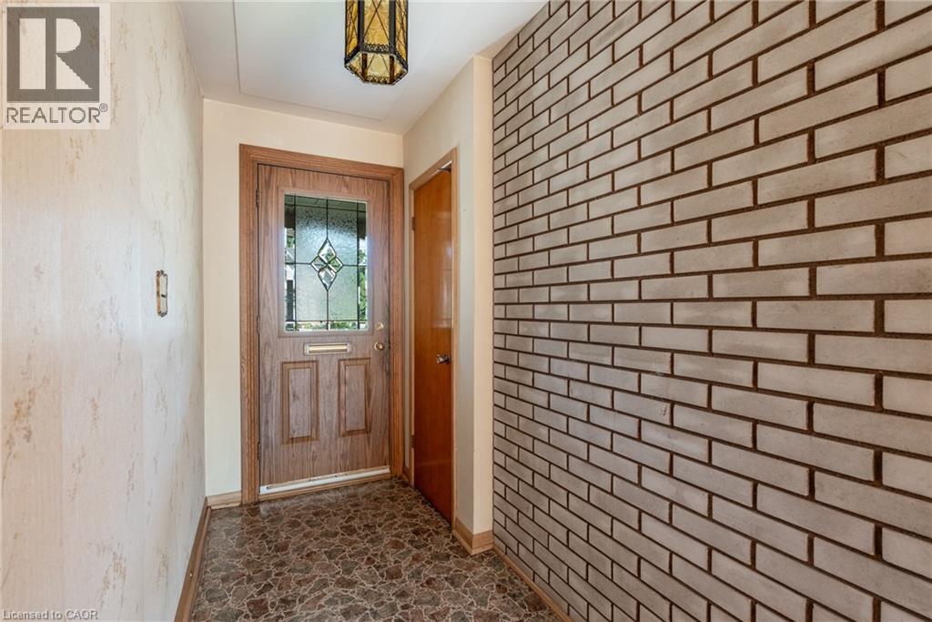 Photo 7 of 654 Hiawatha Boulevard, Ancaster ON