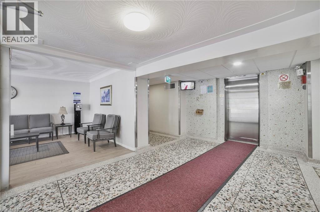 Photo 3 of 8 Woodman Drive S Unit 808, Hamilton ON