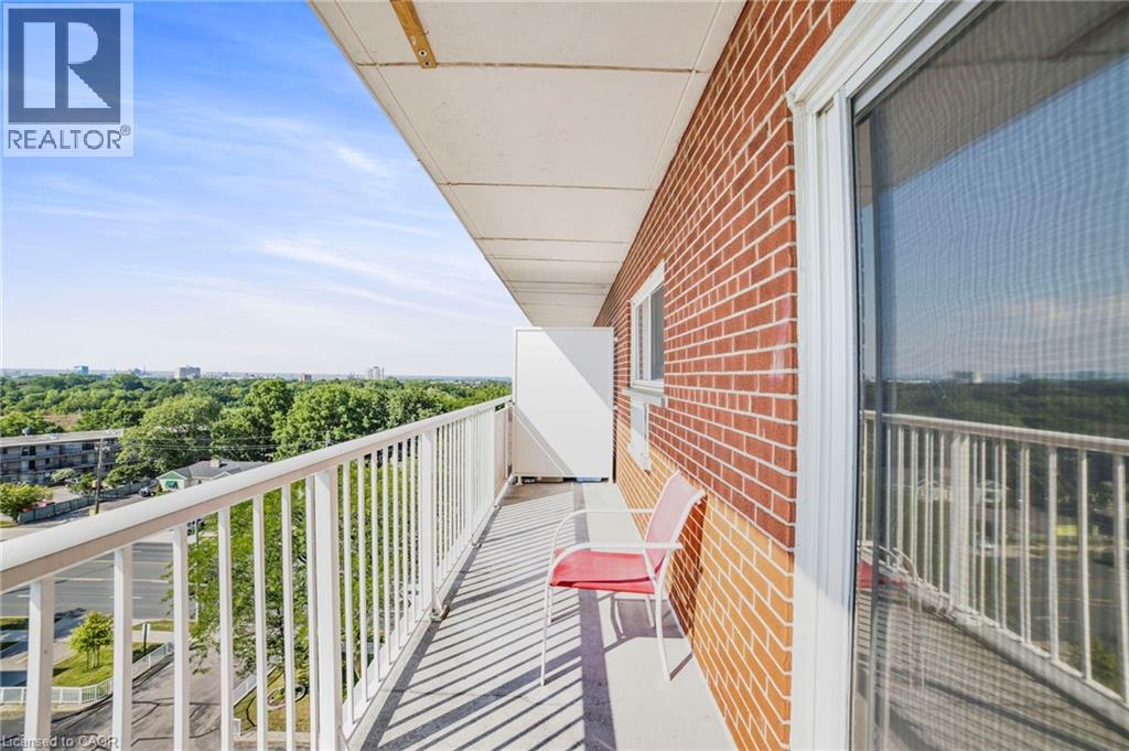 Photo 4 of 8 Woodman Drive S Unit 808, Hamilton ON