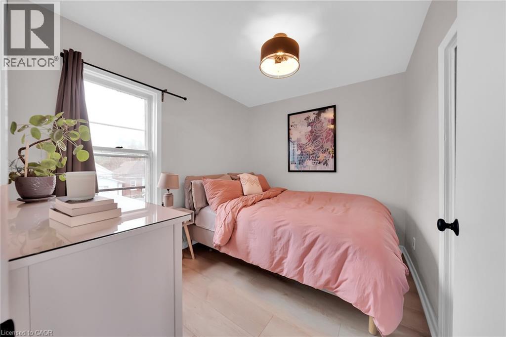 Photo 13 of 92 Glendale Avenue N, Hamilton ON