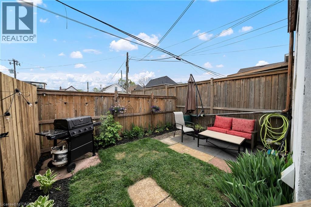 Photo 22 of 92 Glendale Avenue N, Hamilton ON