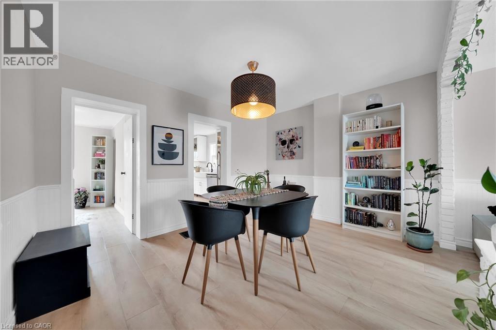 Photo 10 of 92 Glendale Avenue N, Hamilton ON