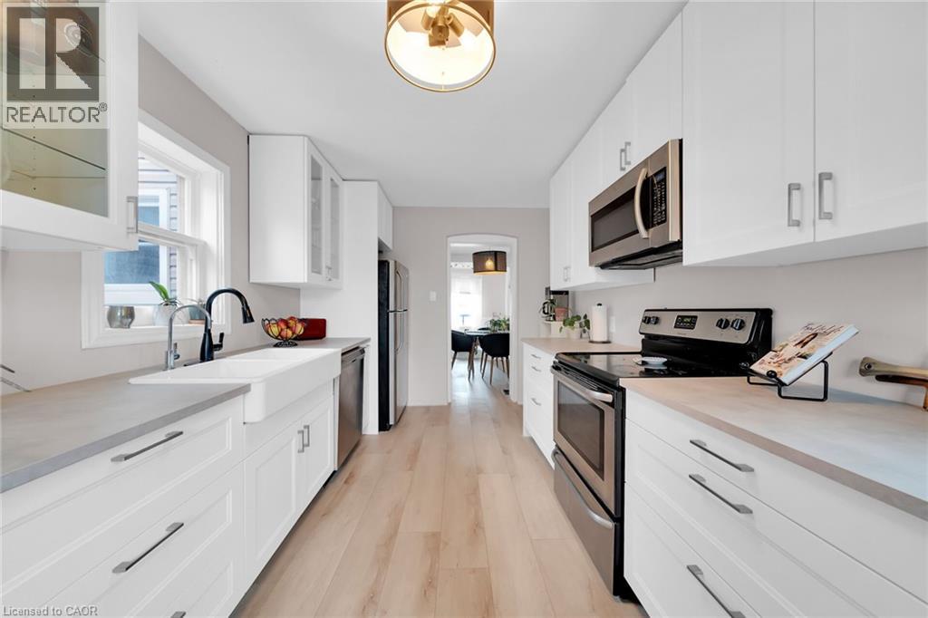 Photo 8 of 92 Glendale Avenue N, Hamilton ON