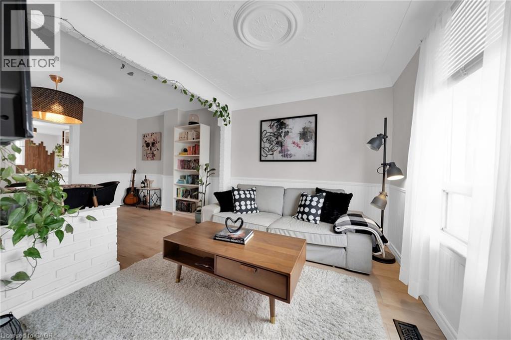 Photo 18 of 92 Glendale Avenue N, Hamilton ON