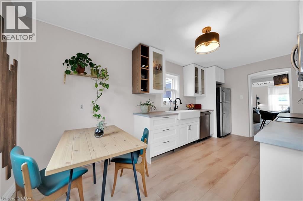 Photo 11 of 92 Glendale Avenue N, Hamilton ON