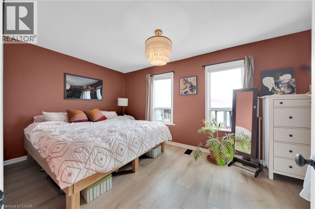Photo 6 of 92 Glendale Avenue N, Hamilton ON