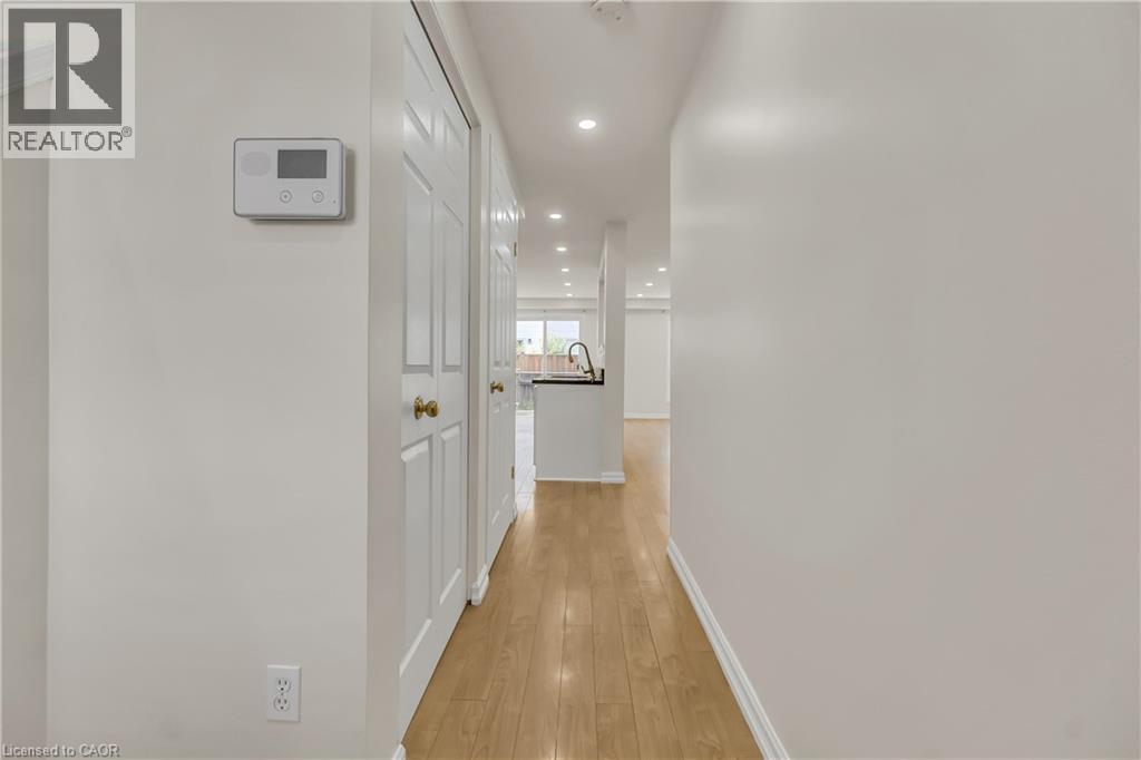 Photo 27 of 62 Foxglove Crescent, Kitchener ON